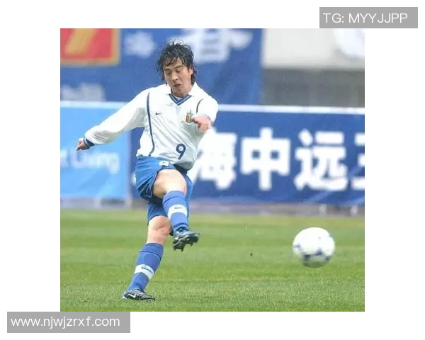 上海篮球队在世界杯中的灵活性表现引发热议展现团队协作与战术创新 上海篮球队在世界杯中的灵活性表现引发热议展现团队协作与战术创新