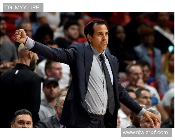 上海篮球队的反击革新之路：重塑战术与团队协作的全新篇章