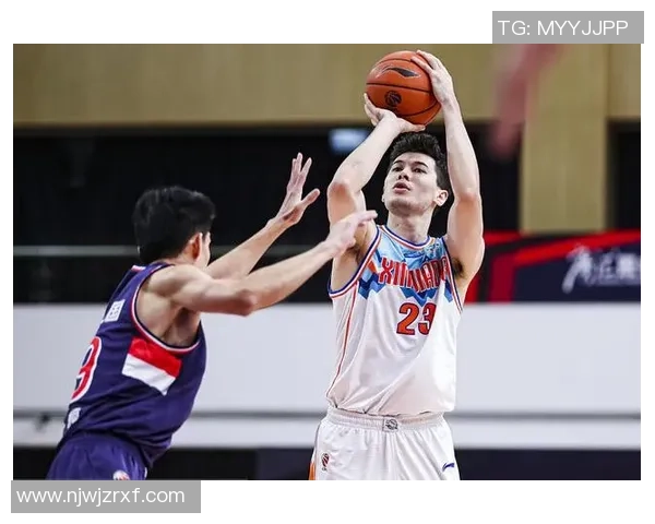 北京篮球队在挑战赛中以95分稳居积分榜首位竞争激烈引人关注 北京篮球队在挑战赛中以95分稳居积分榜首位竞争激烈引人关注