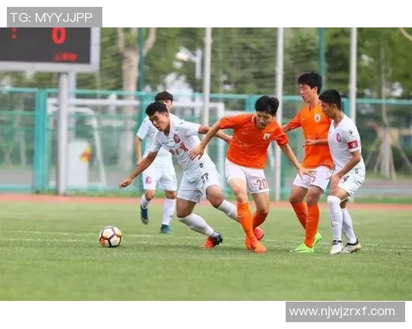 双拐踢足球的奇妙旅程：勇敢者的梦想与坚持的力量