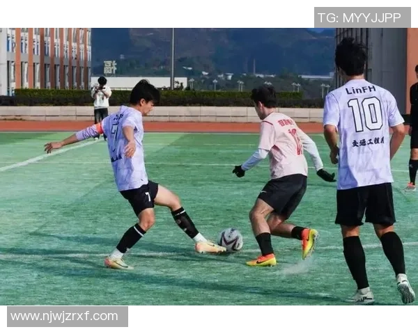 足球信牛带你领略绿茵场上的激情与梦想，畅谈球员故事与赛事分析